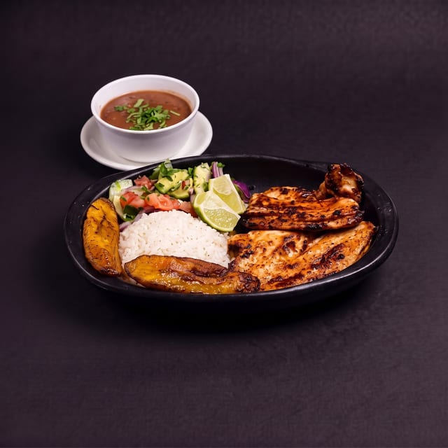 Pechuga de Pollo / Grilled Chicken.