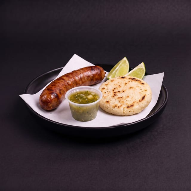 Chorizo con Arepa.